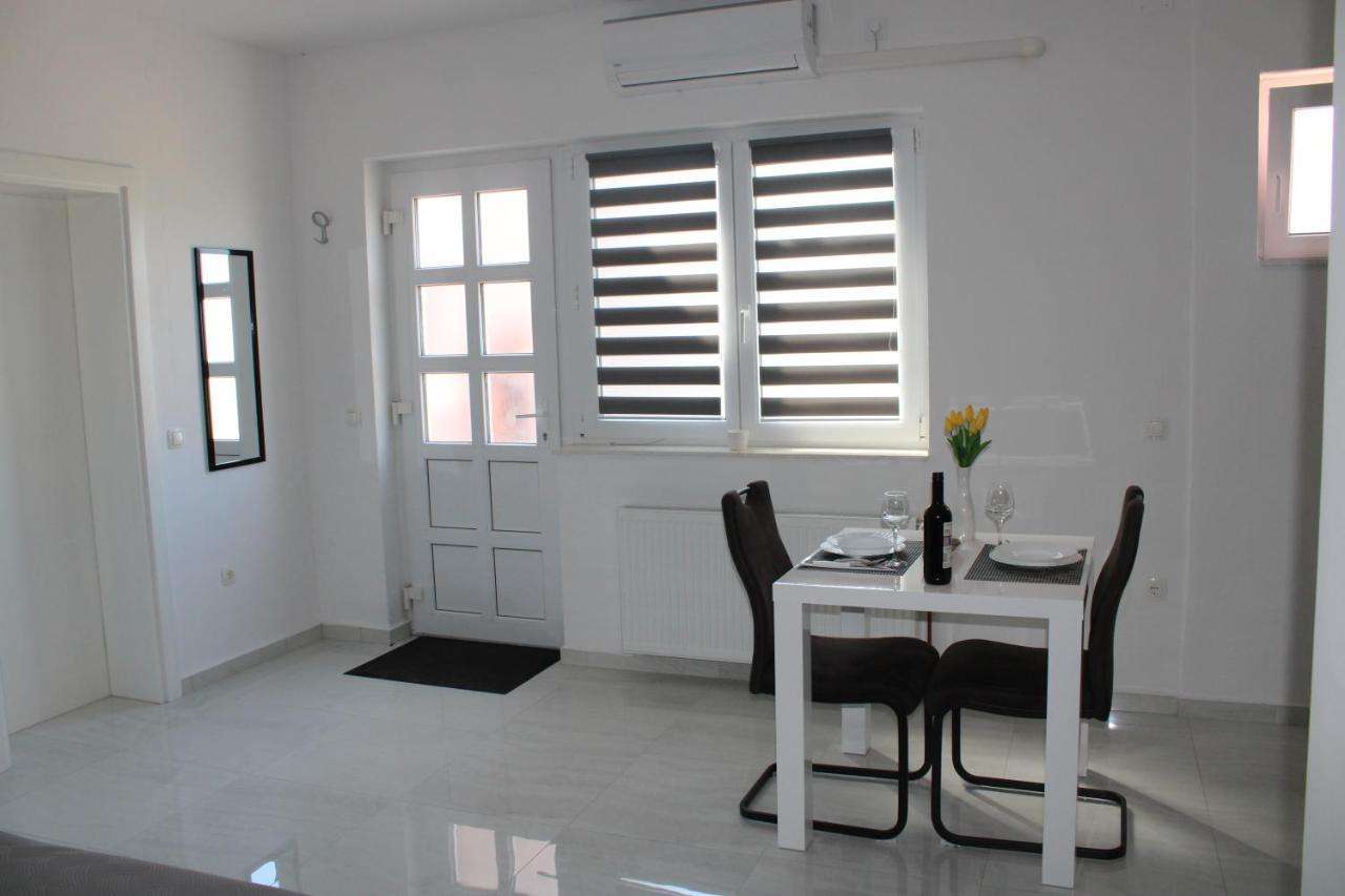 Apartmani Toni Drniš Exterior foto